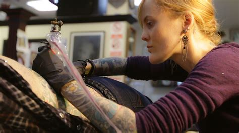 dating a female tattoo artist